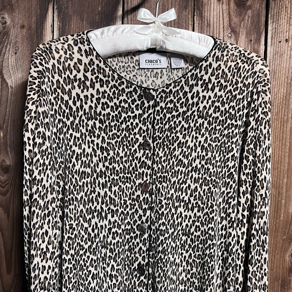Chico’s Travelers Classic Animal Leopard Print Luxury Button Cardigan Sz L - Picture 3 of 10
